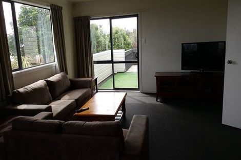 Photo of property in 8b Schnapper Rock Road, Schnapper Rock, Auckland, 0632
