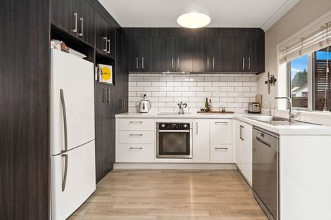 Photo of property in 15 Corlett Street, Utuhina, Rotorua, 3015