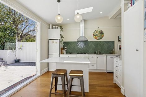 Photo of property in 8 Stanley Street, Berhampore, Wellington, 6023