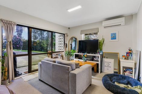 Photo of property in 33 Chatsworth Crescent, Pakuranga Heights, Auckland, 2010
