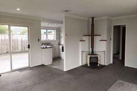 Photo of property in 98 Oakfield Crescent, Pukete, Hamilton, 3200