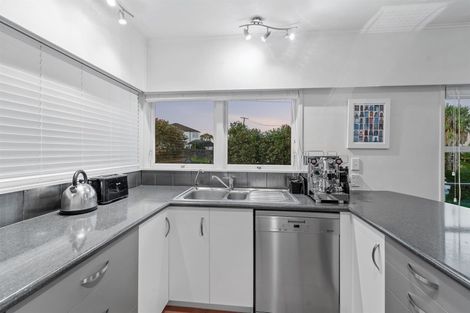 Photo of property in 4/2 Argyle Terrace, Milford, Auckland, 0620