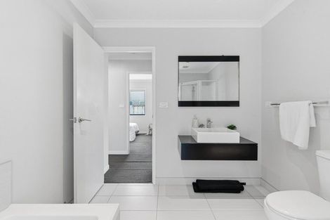 Photo of property in 5 Ella Place, Papamoa Beach, Papamoa, 3118