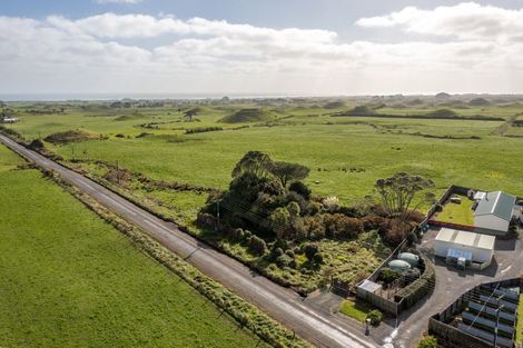 Photo of property in 22 Pungarehu Road, Pungarehu, 4685