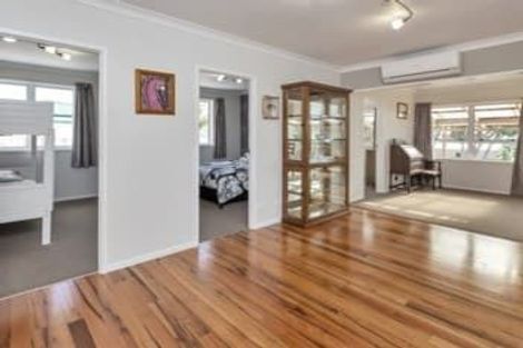 Photo of property in 13 Karoro Road, One Tree Point, 0118