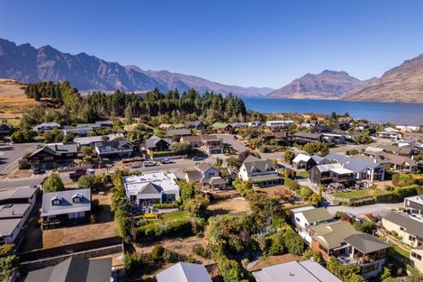 Photo of property in 16 Oregon Drive, Kelvin Heights, Queenstown, 9300