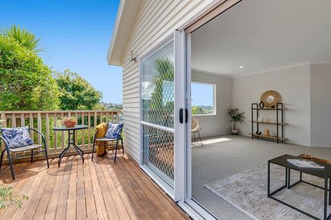 Photo of property in 2/8a Target Road, Totara Vale, Auckland, 0629