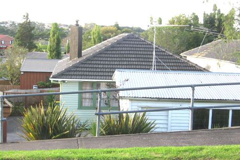 Photo of property in 8a Parrs Cross Road, Henderson, Auckland, 0612