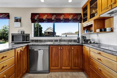 Photo of property in 20 Kellyville Heights, Merrilands, New Plymouth, 4312