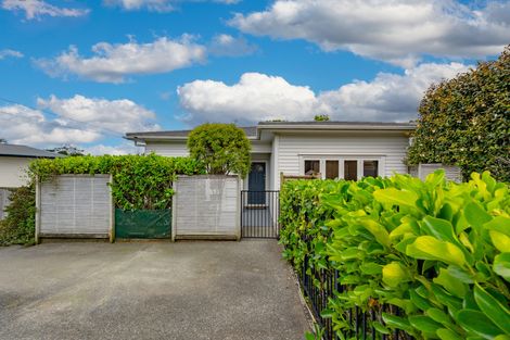 Photo of property in 79 Hobsonville Road, West Harbour, Auckland, 0618