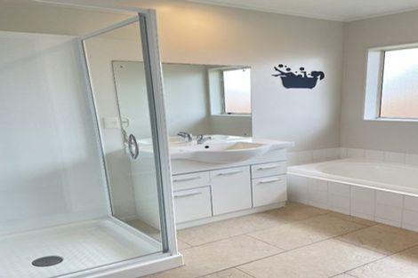 Photo of property in 2/2 Whitford Road, Howick, Auckland, 2014