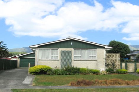 Photo of property in 16 Akron Grove, Totara Park, Upper Hutt, 5018