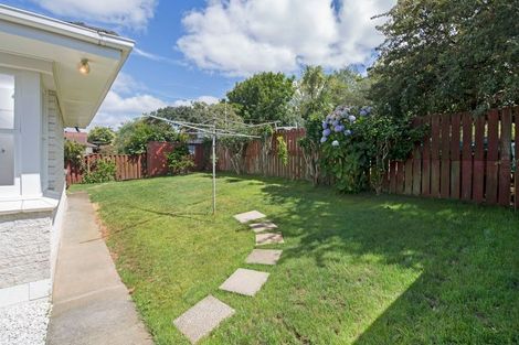 Photo of property in 2/12 Meadway, Sunnyhills, Auckland, 2010