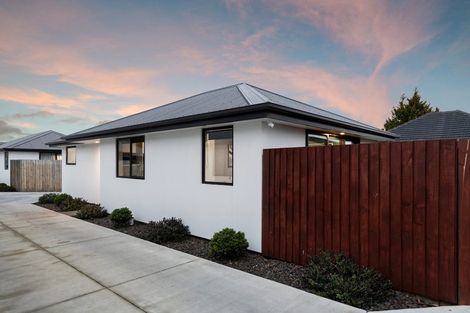 Photo of property in 2/30a Northcote Road, Northcote, Christchurch, 8052