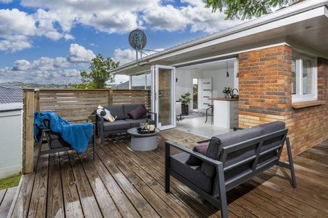 Photo of property in 2/40a Blakeborough Drive, Forrest Hill, Auckland, 0620