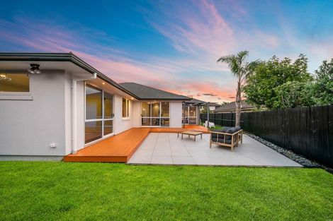 Photo of property in 18 Huntington Park Drive, Greenhithe, Auckland, 0632