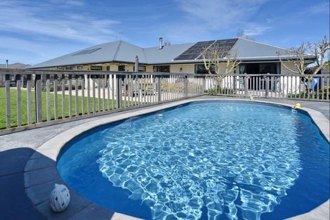 Photo of property in 18 Calvandra Grove, Rangiora, 7400