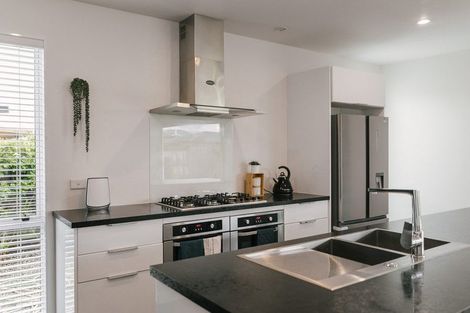 Photo of property in 10 Monaco Grove, Fitzherbert, Palmerston North, 4410