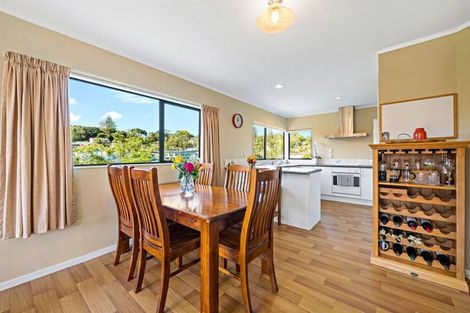 Photo of property in 2/11a Agincourt Street, Glenfield, Auckland, 0629