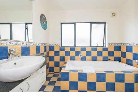 Photo of property in 114 Astley Avenue, New Lynn, Auckland, 0600