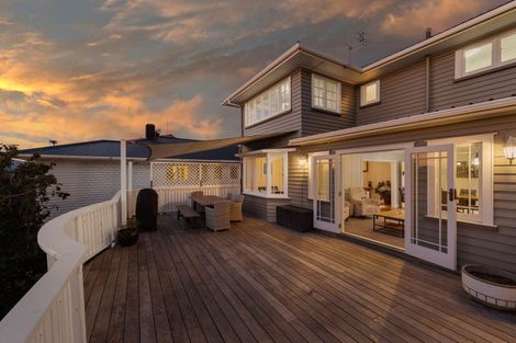 Photo of property in 26 Baring Terrace, Strandon, New Plymouth, 4312