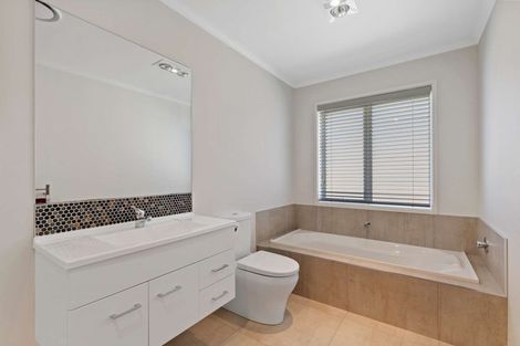 Photo of property in 7b Collingwood Road, Waiuku, 2123