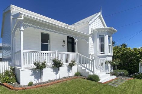 Photo of property in 32 Belt Road, Moturoa, New Plymouth, 4310