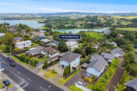 Photo of property in 109 Sandspit Road, Shelly Park, Auckland, 2014