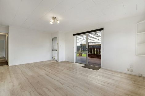 Photo of property in 2/8 Helena Street, Massey, Auckland, 0614