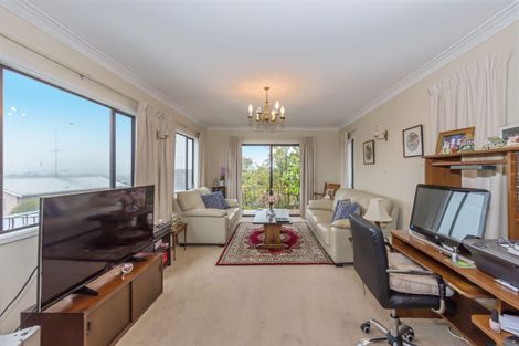 Photo of property in 1/66 Ocean View Road, Northcote, Auckland, 0627