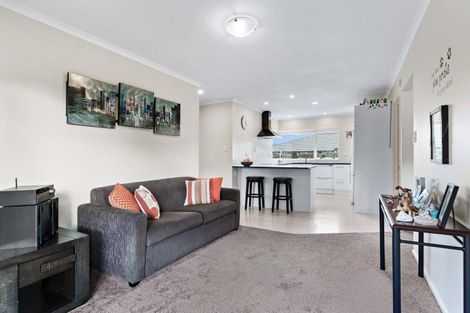 Photo of property in 6 Harobed Place, Weymouth, Auckland, 2103