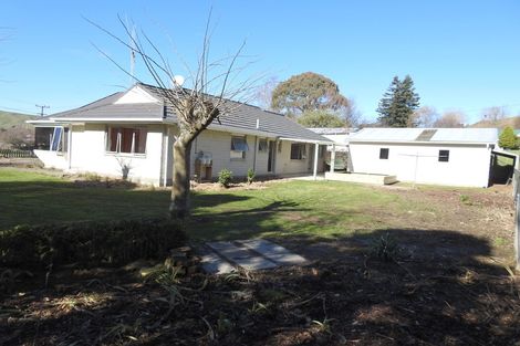 Photo of property in 1 Ongo Road, Hunterville, 4730