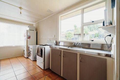 Photo of property in 31 Burgess Street, Green Island, Dunedin, 9018