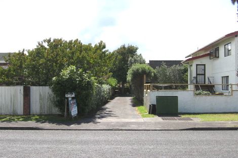 Photo of property in 1/4 Westpark Drive, West Harbour, Auckland, 0618
