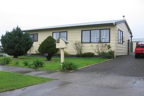 Photo of property in 1 Dahlstrom Grove, Kelvin Grove, Palmerston North, 4414