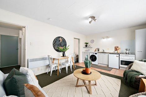 Photo of property in 2/52 Russell Terrace, Berhampore, Wellington, 6023