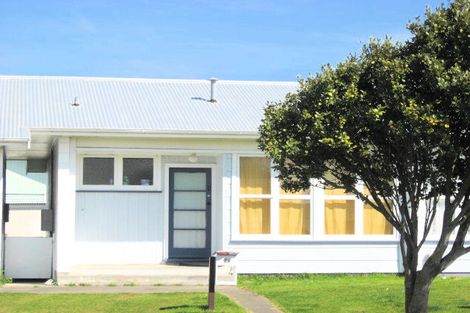 Photo of property in 2a Rogers Street, Castlecliff, Whanganui, 4501