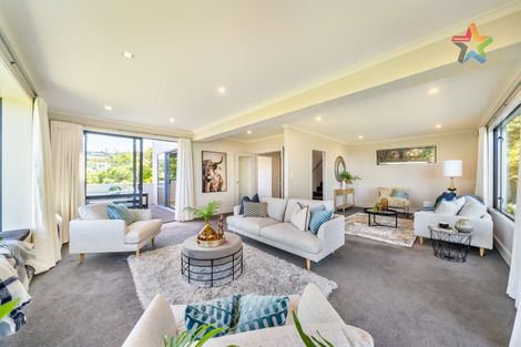 Photo of property in 7 Green Park Lane, Korokoro, Lower Hutt, 5012