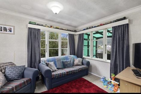 Photo of property in 11 Kopara Grove, Stokes Valley, Lower Hutt, 5019