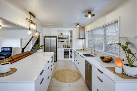 Photo of property in 9 Lowther Place, Taradale, Napier, 4112