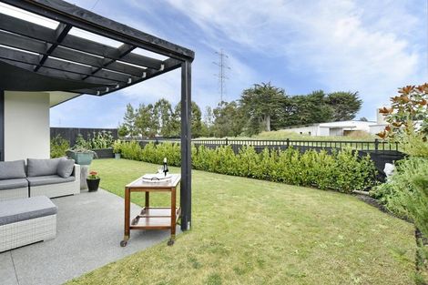 Photo of property in 2 Stratford (pvt) Way, Rangiora, 7400