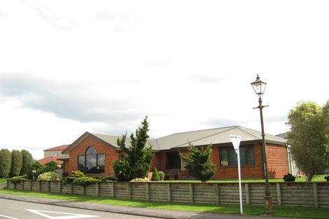 Photo of property in 2 Highfield Place, Highlands Park, New Plymouth, 4312