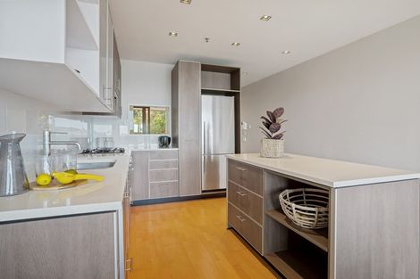 Photo of property in Patent 326 Apartments, 326 Evans Bay Parade, Hataitai, Wellington, 6021