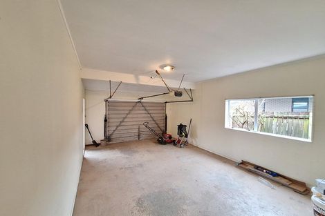 Photo of property in 1/73 Royal View Road, Te Atatu South, Auckland, 0610