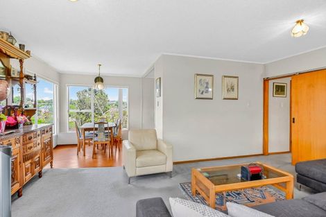Photo of property in 220 Glamorgan Drive, Northcross, Auckland, 0630