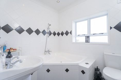 Photo of property in 2a Poplar Street, Whitianga, 3510