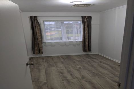 Photo of property in 21 Lyndhurst Road, Te Atatu South, Auckland, 0610