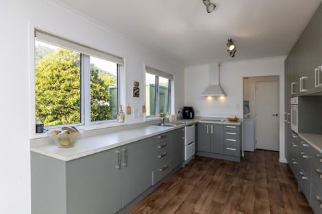 Photo of property in 9 Kotare Street, Waikanae, 5036