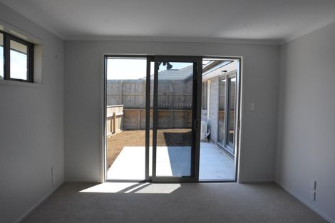 Photo of property in 6 Garrett Drive, Whalers Gate, New Plymouth, 4310