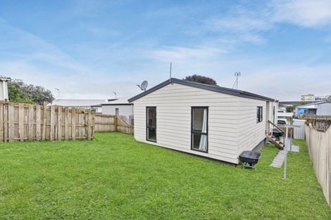 Photo of property in 2/140 Shifnal Drive, Randwick Park, Auckland, 2105
